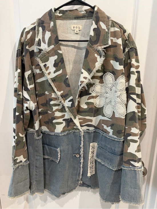POL Jackets & Blazers - POL Clover Camo Jacket Size Medium Oversized Boho Distressed